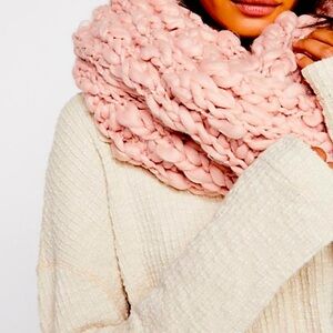 FREE PEOPLE Dreamland Chunky Knit
Pink Infinity Scarf